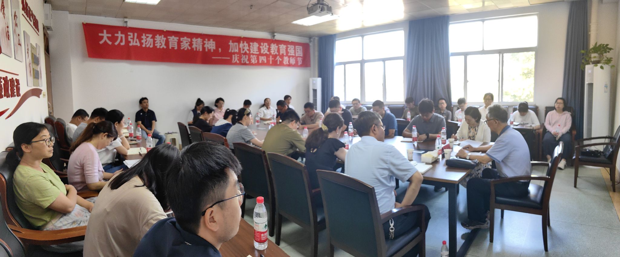 新濠天地官网
召开“大力弘扬教育家精神  加...