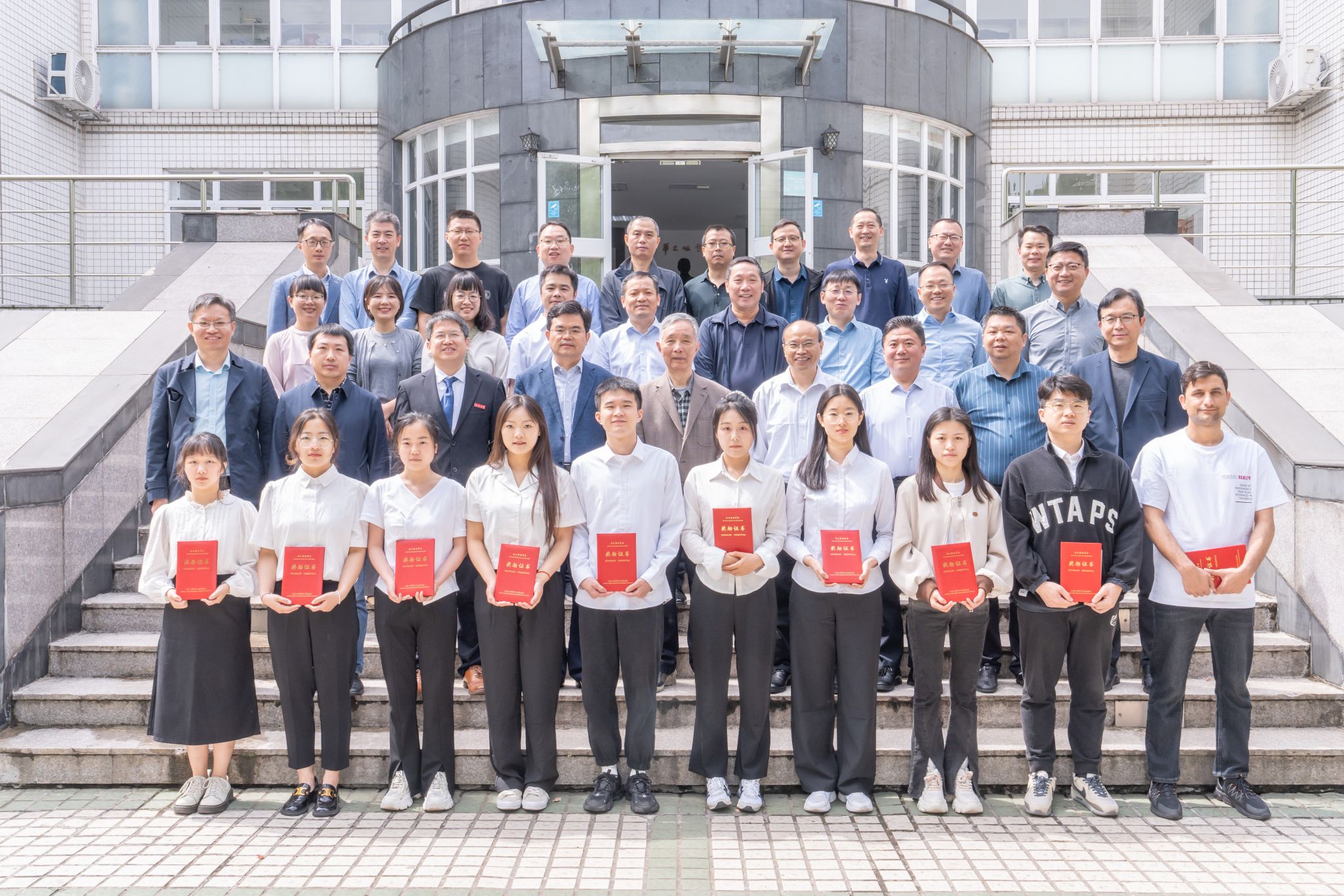 2024年度新濠天地APP“杰文奖助学金”颁奖...